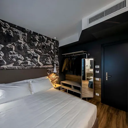 Szálloda Western Corsi 4*