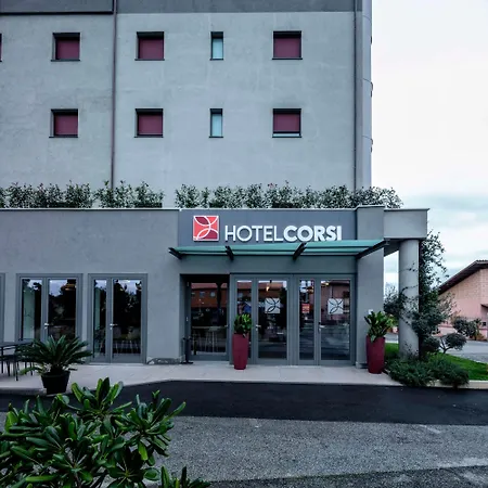 Western Corsi Szálloda Torrimpietra